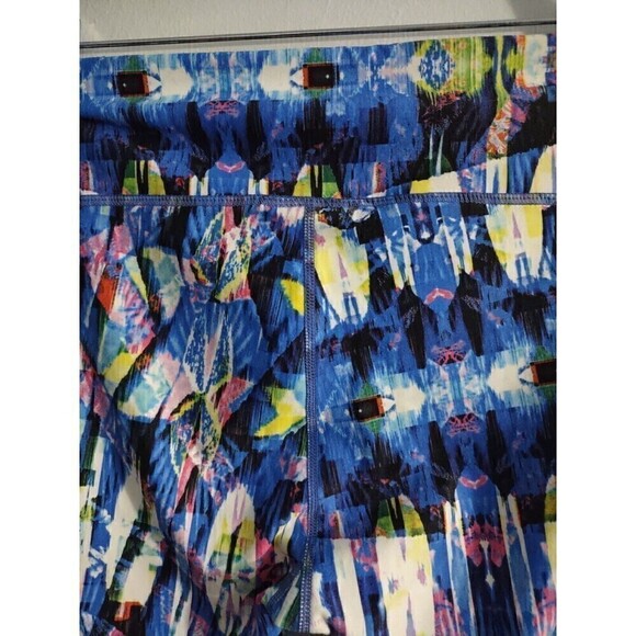 Fabletics Powerhold Blue High Waisted Paisley Print Crop Leggings Womens Small - Picture 4 of 5